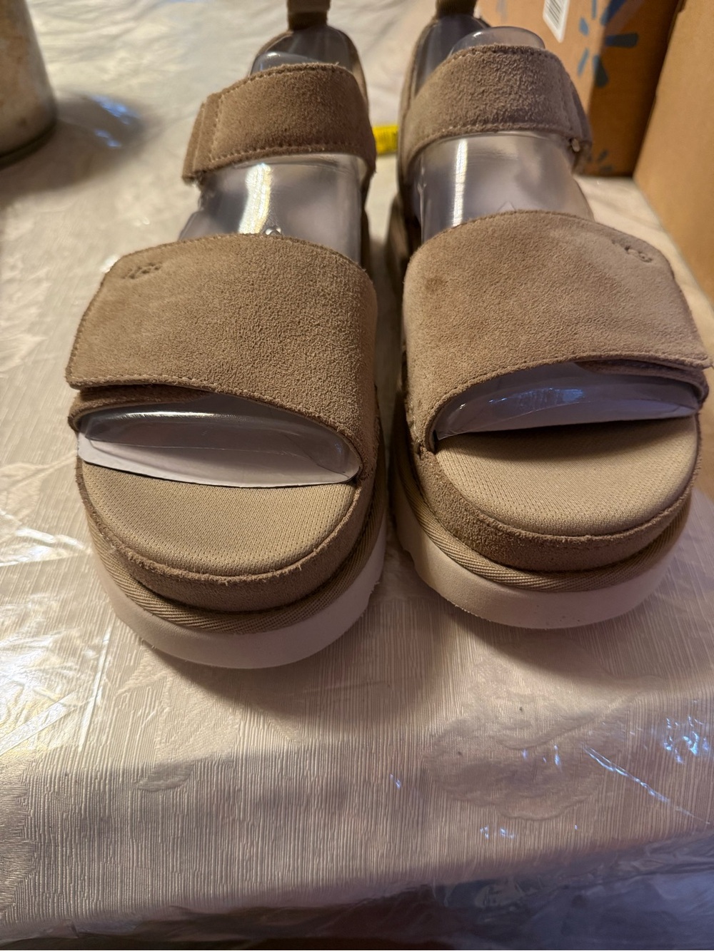 UGG Goldenstar Platform Sandals Women’s Size 9.5 Moss Suede Adjustable Comfort